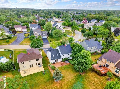 295 Windsor Dr, Bartlett, IL 60103 photo 4