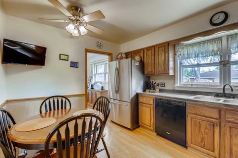 483 Pinehurst Dr, Des Plaines, IL 60016 photo 7
