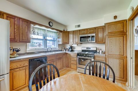 483 Pinehurst Dr, Des Plaines, IL 60016 photo 9