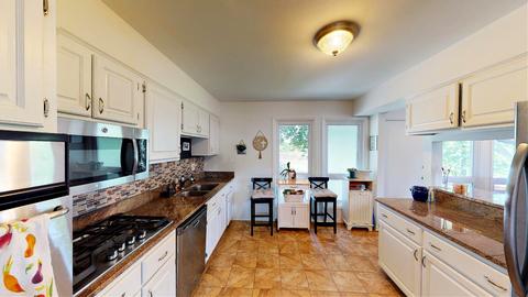 1300 Constellation Dr, Aurora, IL 60505 photo 9