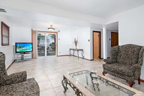 560 Lafayette Ln, Hoffman Estates, IL 60169 photo 10