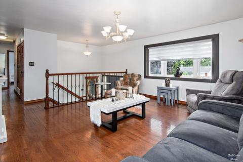 560 Lafayette Ln, Hoffman Estates, IL 60169 photo 4