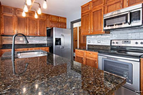 560 Lafayette Ln, Hoffman Estates, IL 60169 photo 8