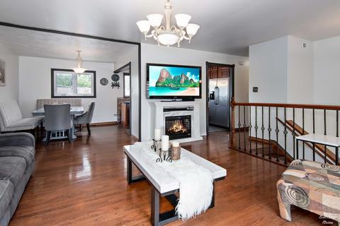 560 Lafayette Ln, Hoffman Estates, IL 60169 photo 3
