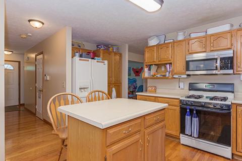 2304 Timberview Dr, Bloomington, IL 61701 photo 9