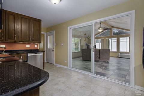 112 Saint Armand Ln, Wheeling, IL 60090 photo 14