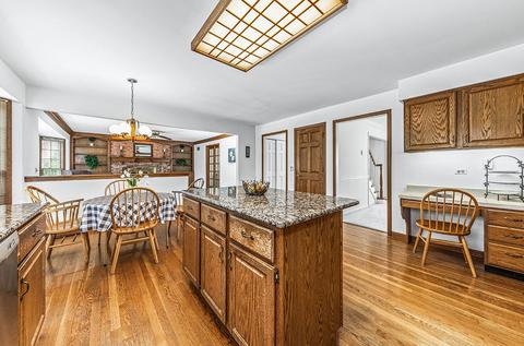133 Danada Dr, Wheaton, IL 60189 photo 9