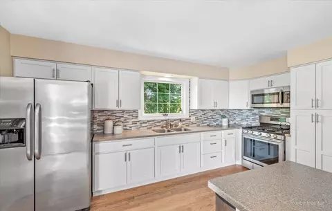 400 Castle Rd, Mchenry, IL 60051 photo 10