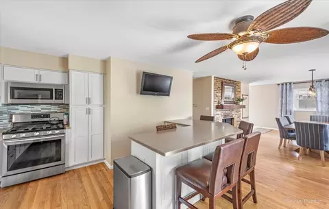 400 Castle Rd, Mchenry, IL 60051 photo 7