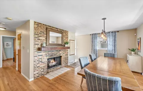 400 Castle Rd, Mchenry, IL 60051 photo 5