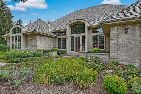 8253 Greystone Ct, Burr Ridge, IL 60527 photo 3