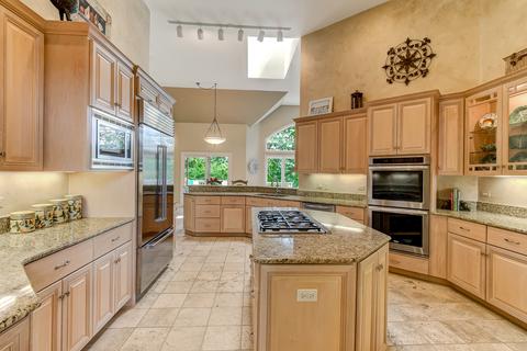 8253 Greystone Ct, Burr Ridge, IL 60527 photo 19
