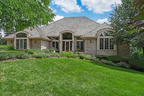 8253 Greystone Ct, Burr Ridge, IL 60527 photo 2