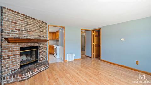347 Eastern Ave, Aurora, IL 60505 photo 4