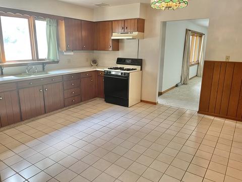 821 25th St, Peru, IL 61354 photo 5