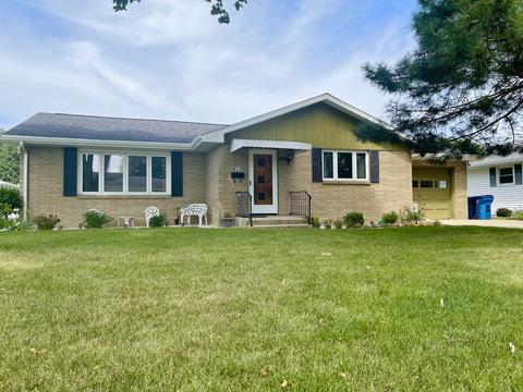 821 25th St, Peru, IL 61354 photo 1
