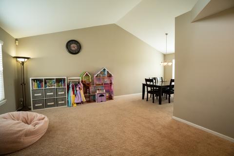 10 Augusta Dr, Streamwood, IL 60107 photo 5
