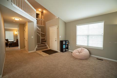 10 Augusta Dr, Streamwood, IL 60107 photo 4