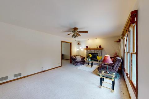 100 Picardy Ln, Wheeling, IL 60090 photo 8