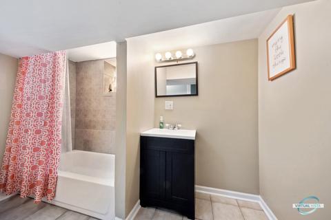 10951 S Eberhart Ave, Chicago, IL 60628 photo 16