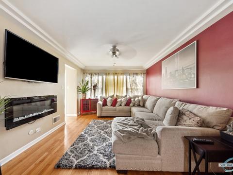 10951 S Eberhart Ave, Chicago, IL 60628 photo 4