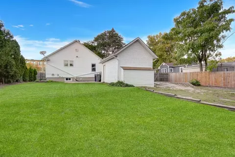 623 Congdon Ave, Elgin, IL 60120 photo 2