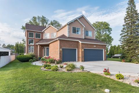 1692 Whitcomb Ave, Des Plaines, IL 60016 photo 1