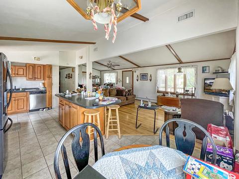 1348 Robert Dr, Freeport, IL 61032 photo 8