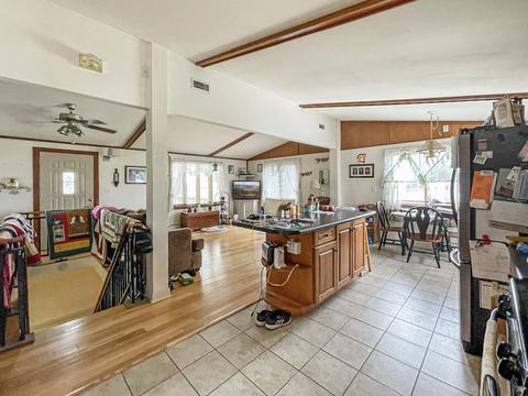 1348 Robert Dr, Freeport, IL 61032 photo 3