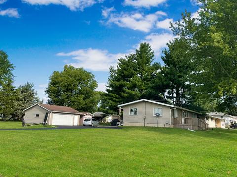 1348 Robert Dr, Freeport, IL 61032 photo 1