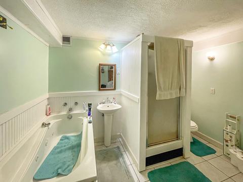 1348 Robert Dr, Freeport, IL 61032 photo 17