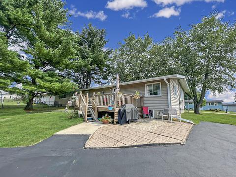 1348 Robert Dr, Freeport, IL 61032 photo 4