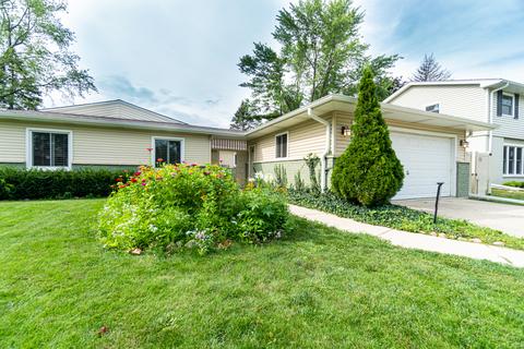 1805 E Maya Ln, Mount Prospect, IL 60056 photo 2
