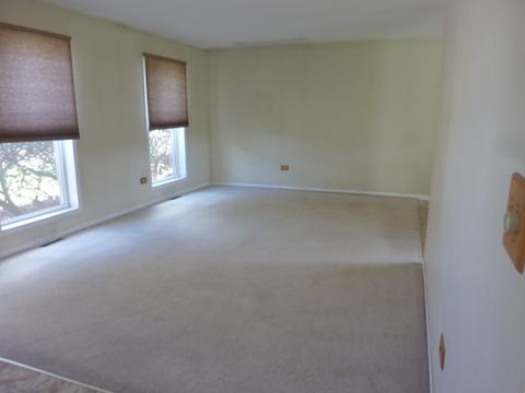 1105 John Dr, Hoffman Estates, IL 60169 photo 3