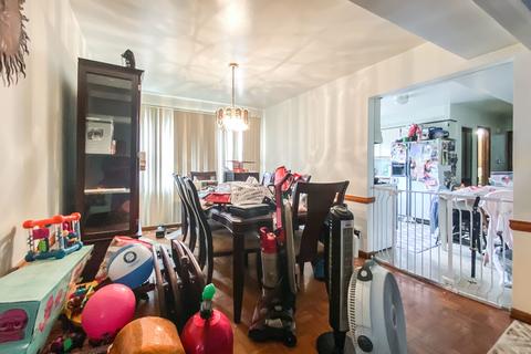 851 S Addison Rd, Addison, IL 60101 photo 15