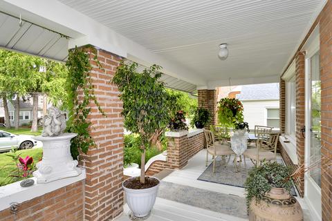 607 E 11th St, Lockport, IL 60441 photo 2