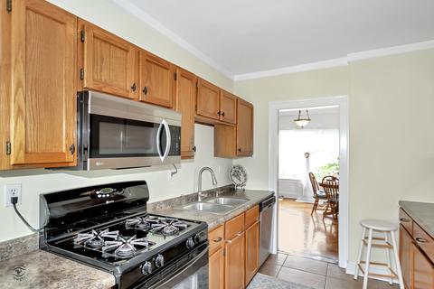 607 E 11th St, Lockport, IL 60441 photo 9