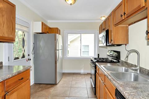 607 E 11th St, Lockport, IL 60441 photo 8