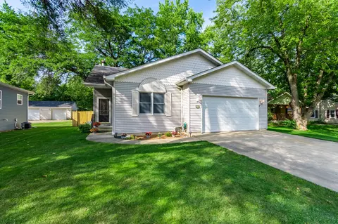 345 E Ottawa St, Sycamore, IL 60178 photo 2