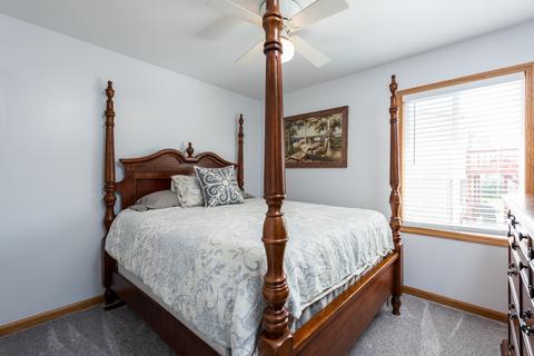 512 Forest View Rd, Lindenhurst, IL 60046 photo 9