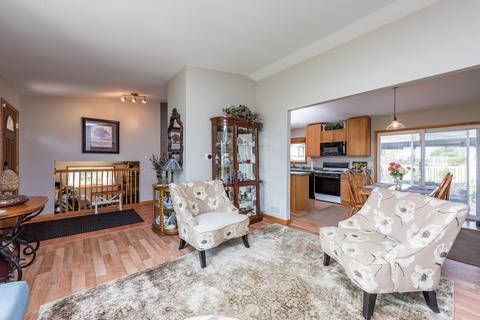 512 Forest View Rd, Lindenhurst, IL 60046 photo 2