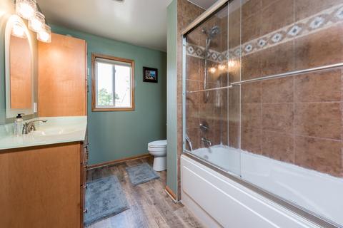 512 Forest View Rd, Lindenhurst, IL 60046 photo 10