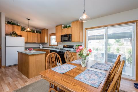 512 Forest View Rd, Lindenhurst, IL 60046 photo 4