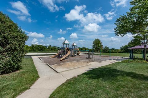 512 Forest View Rd, Lindenhurst, IL 60046 photo 21