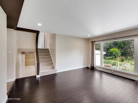 650 Audubon St, Hoffman Estates, IL 60169 photo 5