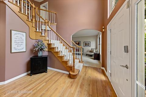 5335 Sand Lily Dr, Naperville, IL 60564 photo 2