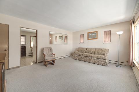437 S Cherry St, Itasca, IL 60143 photo 3