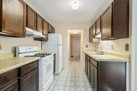 1 Cypress Sq, Elgin, IL 60123 photo 4