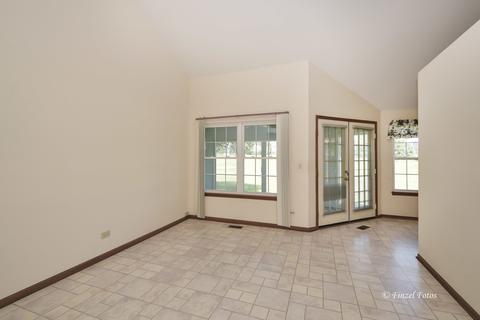 1653 Glengarry Ct, Algonquin, IL 60102 photo 4