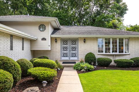 25405 W Willow Dr, Plainfield, IL 60544 photo 2